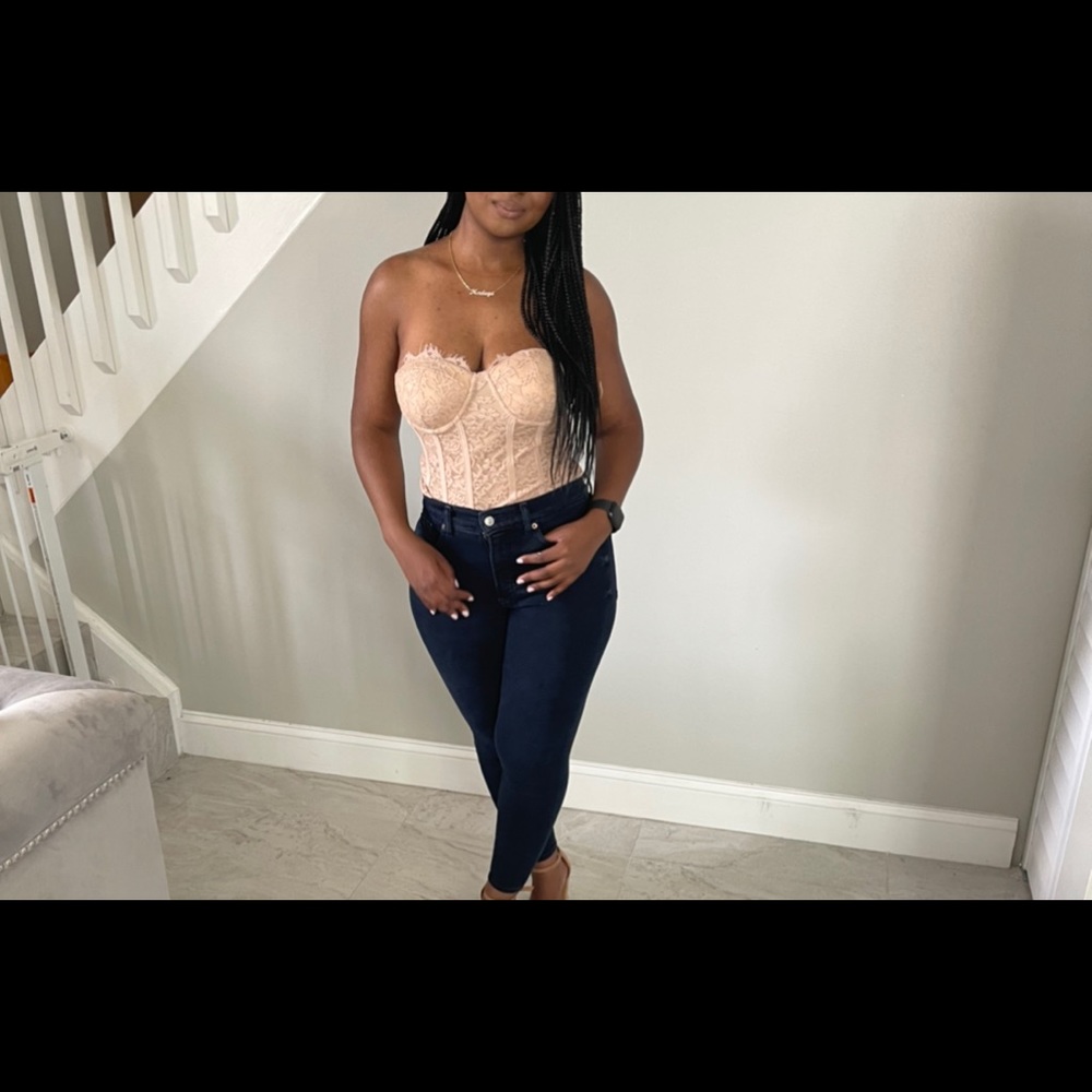 NWT Strapless Lace bodysuit in the color beige
